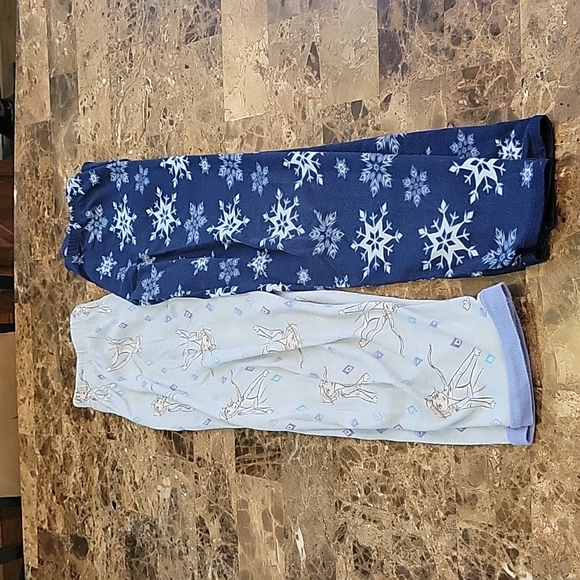 2 Pairs of Long Sleeve Elsa Pajamas - Picture 15 of 15